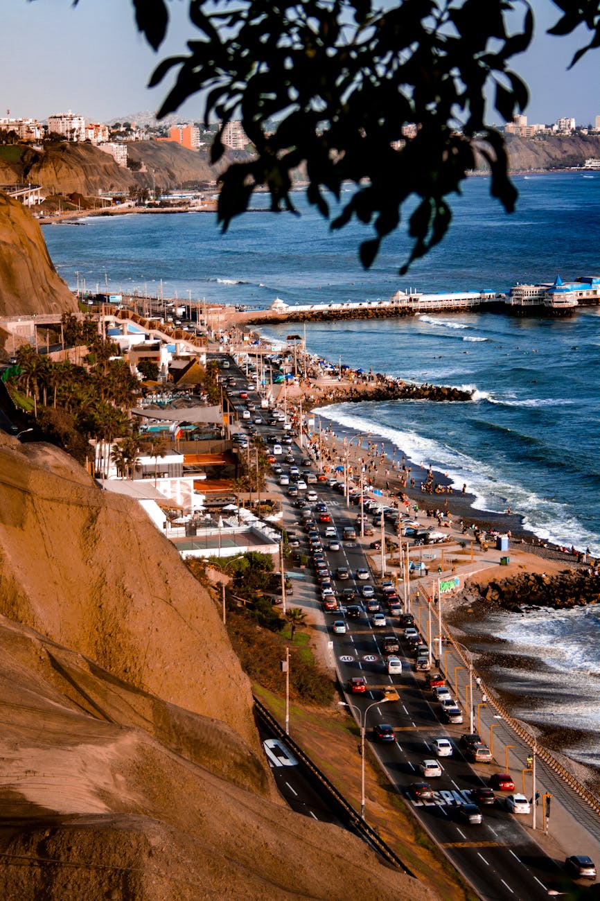 Lima Peru - Property of: Cristian Loayza, High Angle Shot of the Costa Verde, Lima, Peru - Melhores destinos no Peru