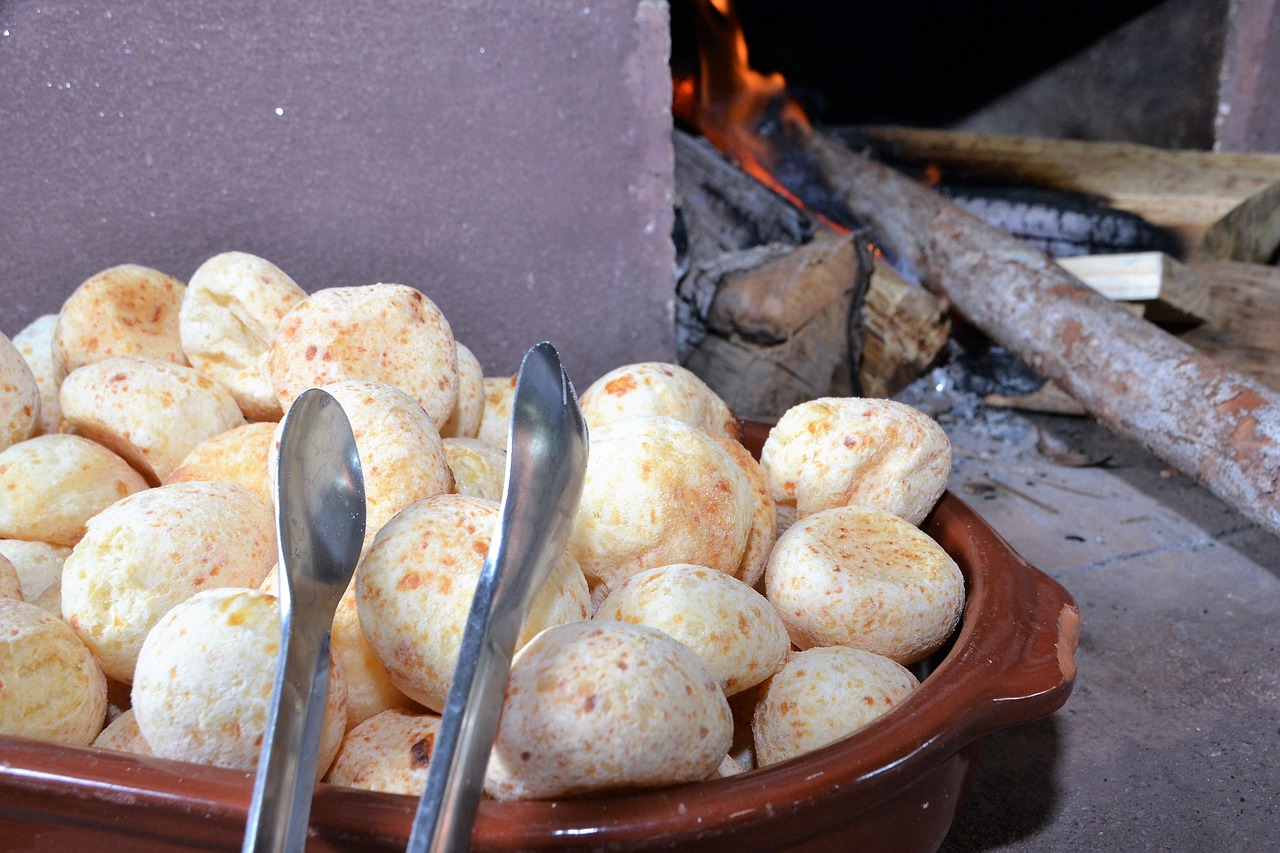 cheese bread, minas, flavor - Minas Gerais  - Bebidas Locais: Bares Imperdíveis em Belo Horizonte