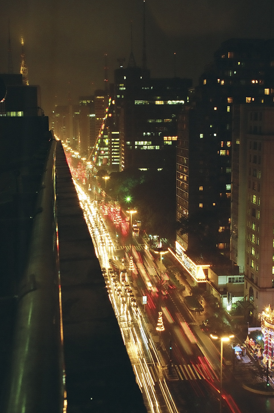 Vista de cima timelapse São Paulo a noite - Bares Rooftop São Paulo