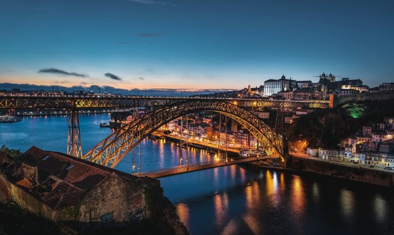 brown bridge with light - Viagem gastronômica no Porto